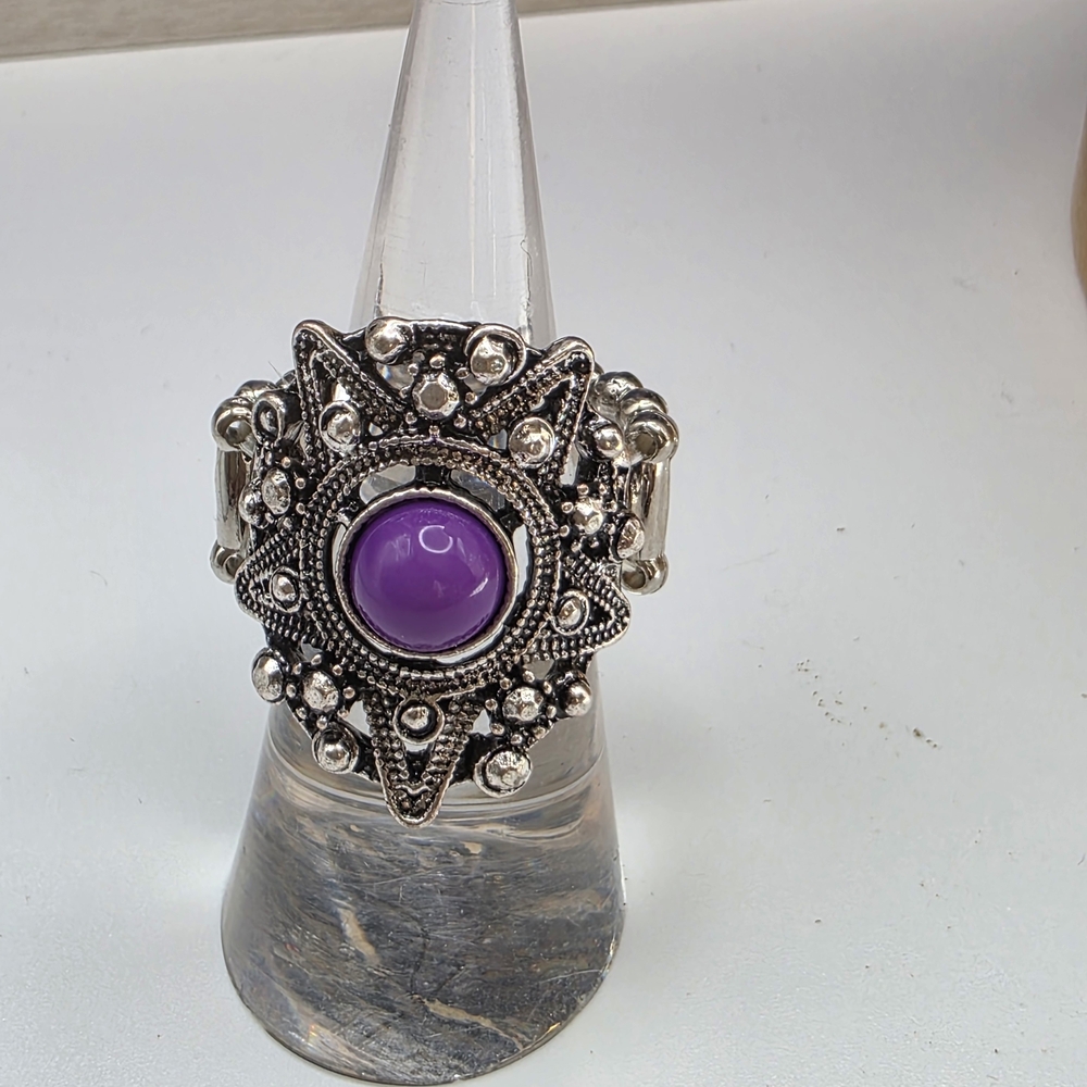 Paparazzi Silver Ring with Purple Accent (078)